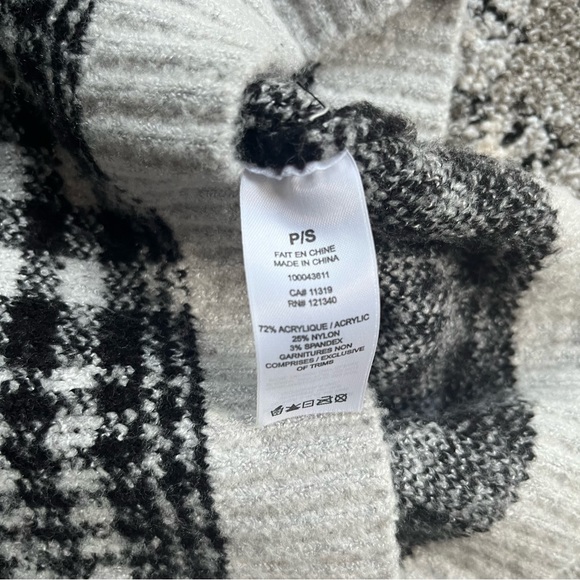 Winter Preppy Dynamite sweater - Picture 2 of 3